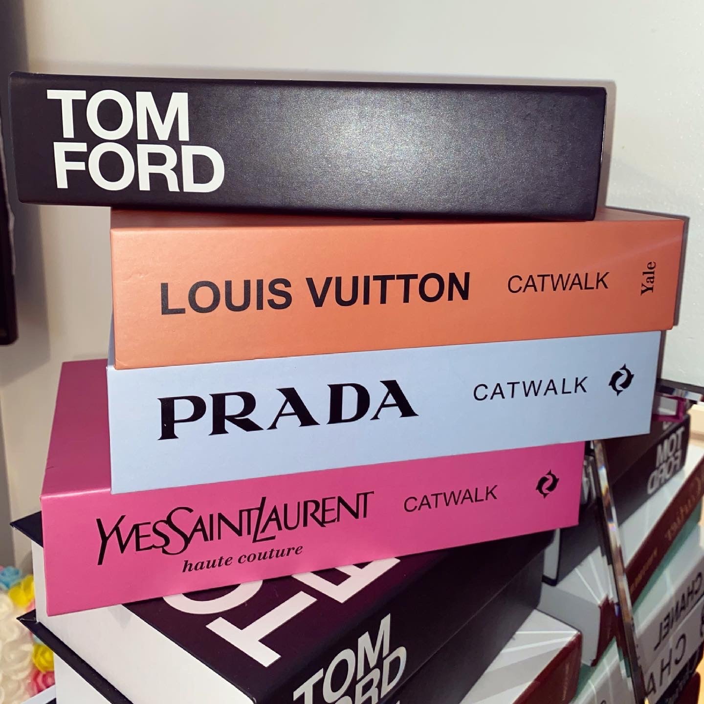 TF Black Decor Fashion Book