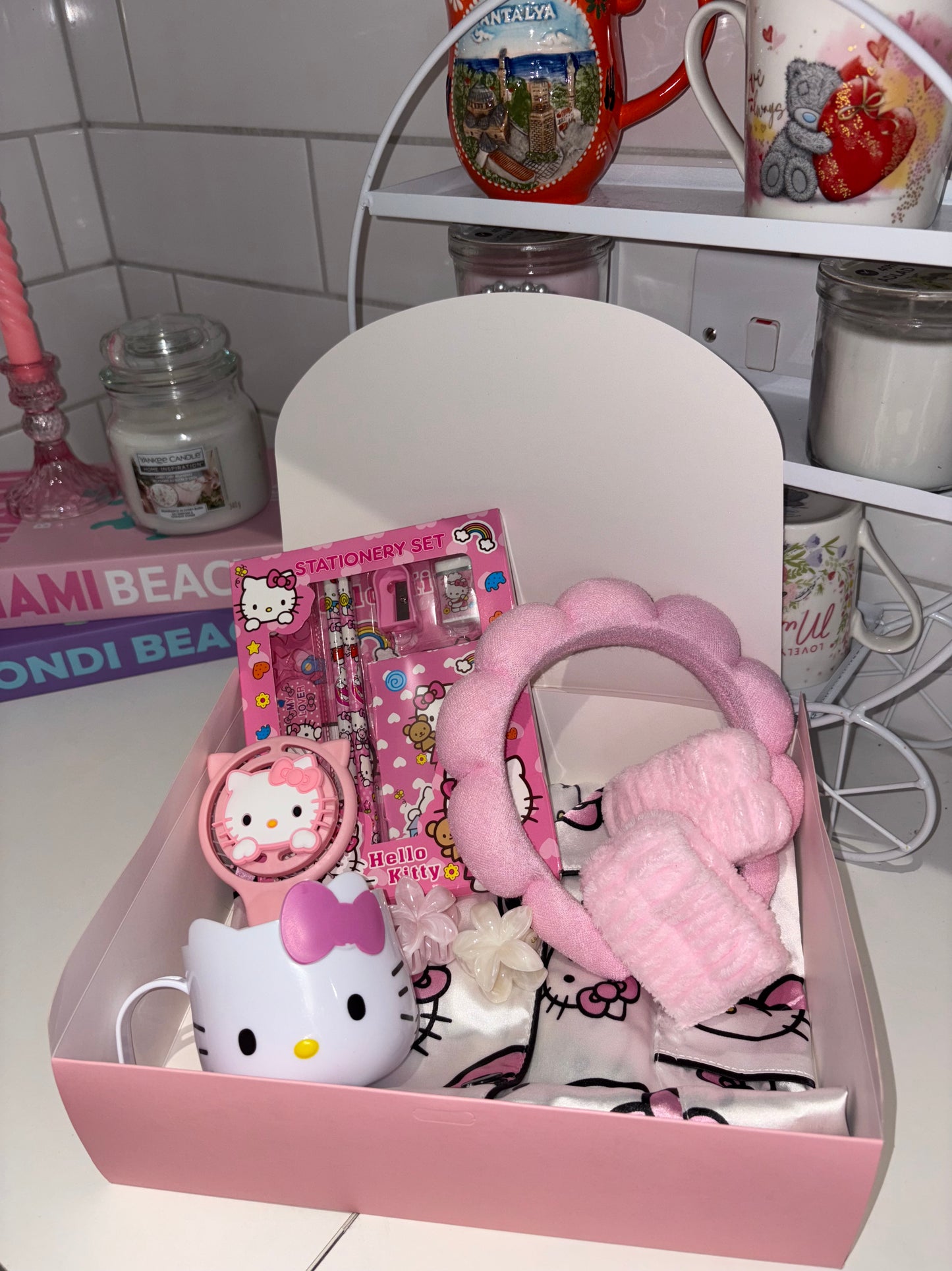 Hello Kitty Pyjama Loungwear Gift Box
